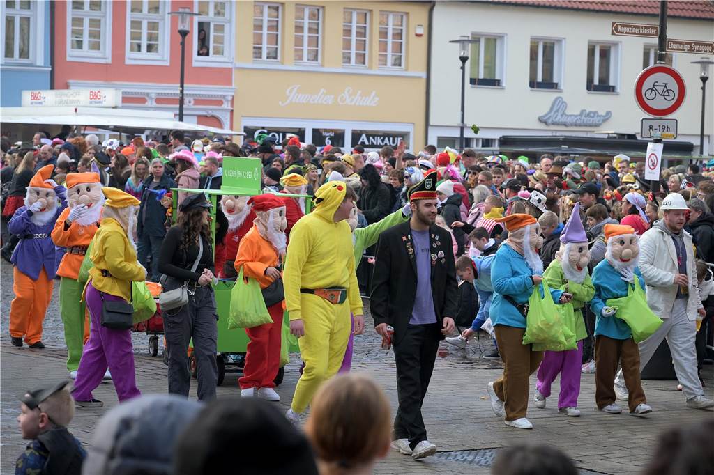 Über 100 Fotos vom Karnevalsumzug: So war Rosenmontag in Werne Eindrücke vom Karnevalsumzug in Werne 2024