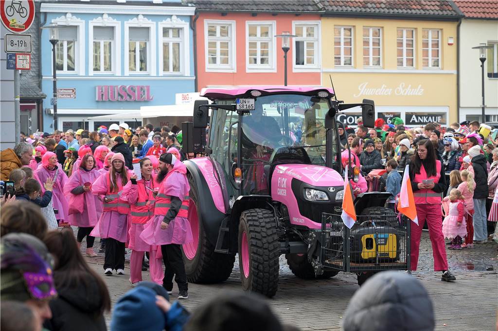 Über 100 Fotos vom Karnevalsumzug: So war Rosenmontag in Werne Eindrücke vom Karnevalsumzug in Werne 2024