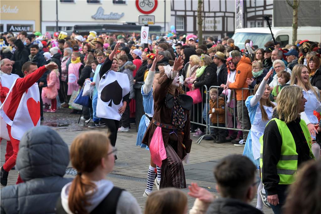 Über 100 Fotos vom Karnevalsumzug: So war Rosenmontag in Werne Eindrücke vom Karnevalsumzug in Werne 2024