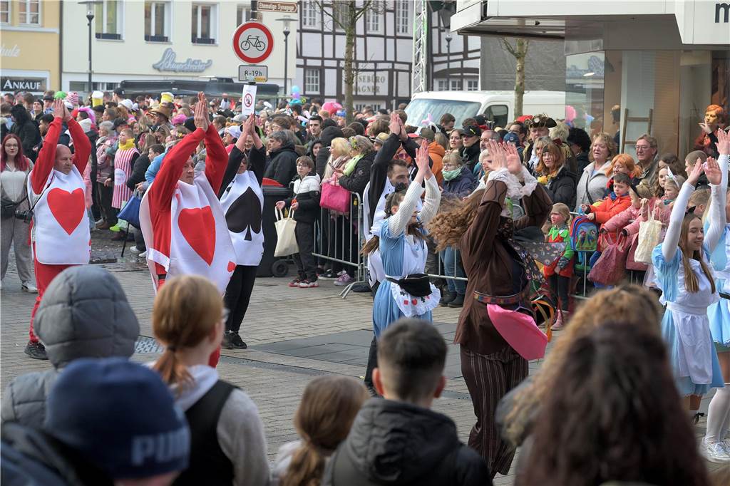 Über 100 Fotos vom Karnevalsumzug: So war Rosenmontag in Werne Eindrücke vom Karnevalsumzug in Werne 2024