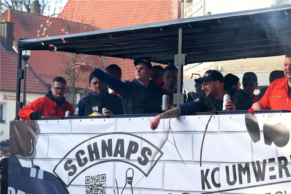 Über 100 Fotos vom Karnevalsumzug: So war Rosenmontag in Werne Eindrücke vom Karnevalsumzug in Werne 2024