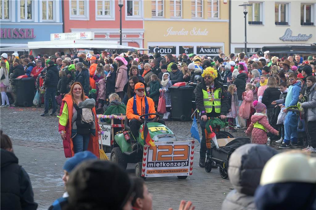 Über 100 Fotos vom Karnevalsumzug: So war Rosenmontag in Werne Eindrücke vom Karnevalsumzug in Werne 2024