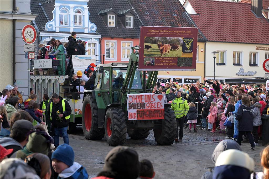 Über 100 Fotos vom Karnevalsumzug: So war Rosenmontag in Werne Eindrücke vom Karnevalsumzug in Werne 2024
