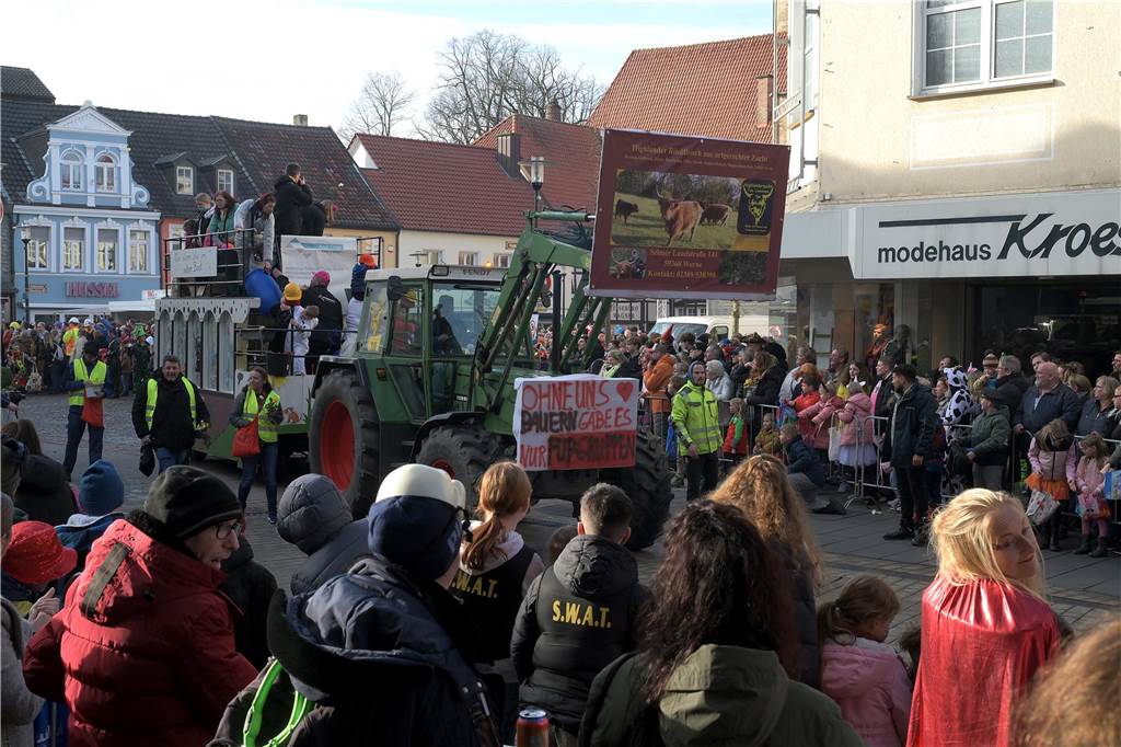 Über 100 Fotos vom Karnevalsumzug: So war Rosenmontag in Werne Eindrücke vom Karnevalsumzug in Werne 2024