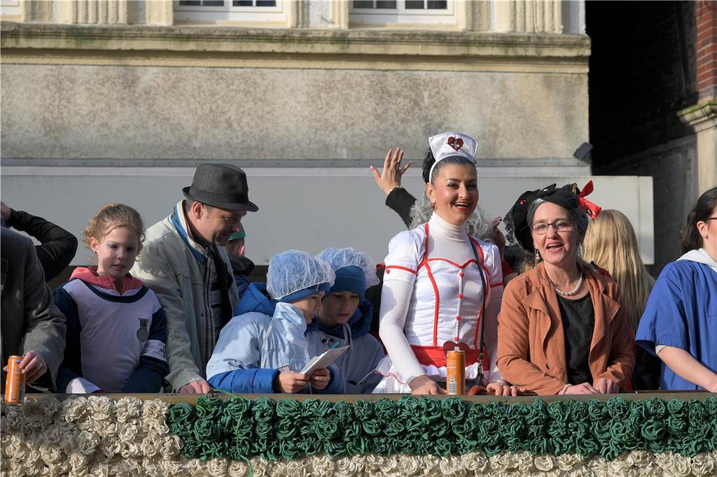 Über 100 Fotos vom Karnevalsumzug: So war Rosenmontag in Werne Eindrücke vom Karnevalsumzug in Werne 2024