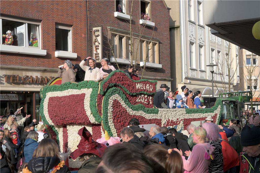 Über 100 Fotos vom Karnevalsumzug: So war Rosenmontag in Werne Eindrücke vom Karnevalsumzug in Werne 2024