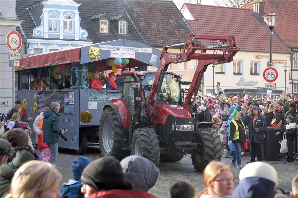 Über 100 Fotos vom Karnevalsumzug: So war Rosenmontag in Werne Eindrücke vom Karnevalsumzug in Werne 2024