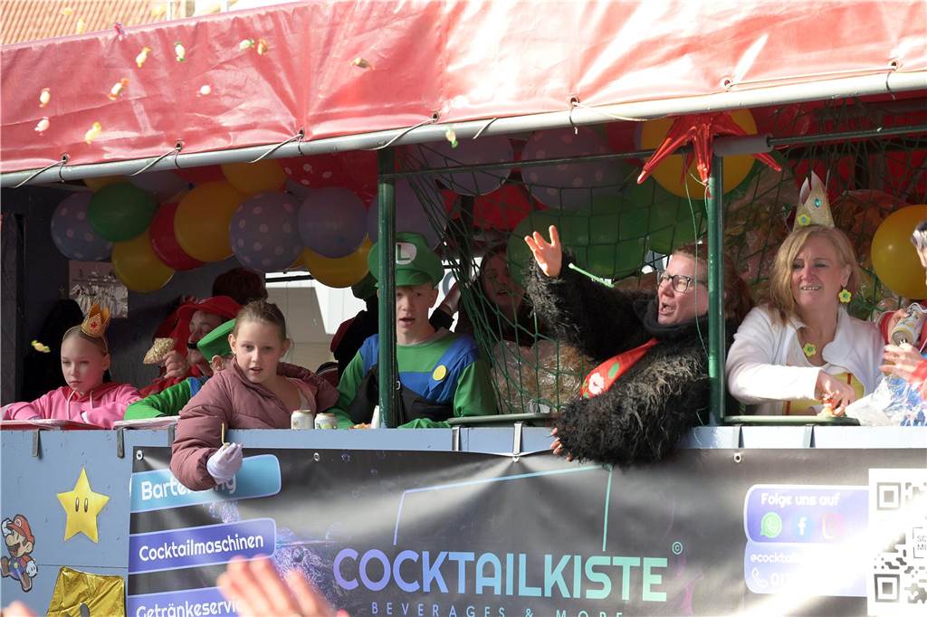 Über 100 Fotos vom Karnevalsumzug: So war Rosenmontag in Werne Eindrücke vom Karnevalsumzug in Werne 2024