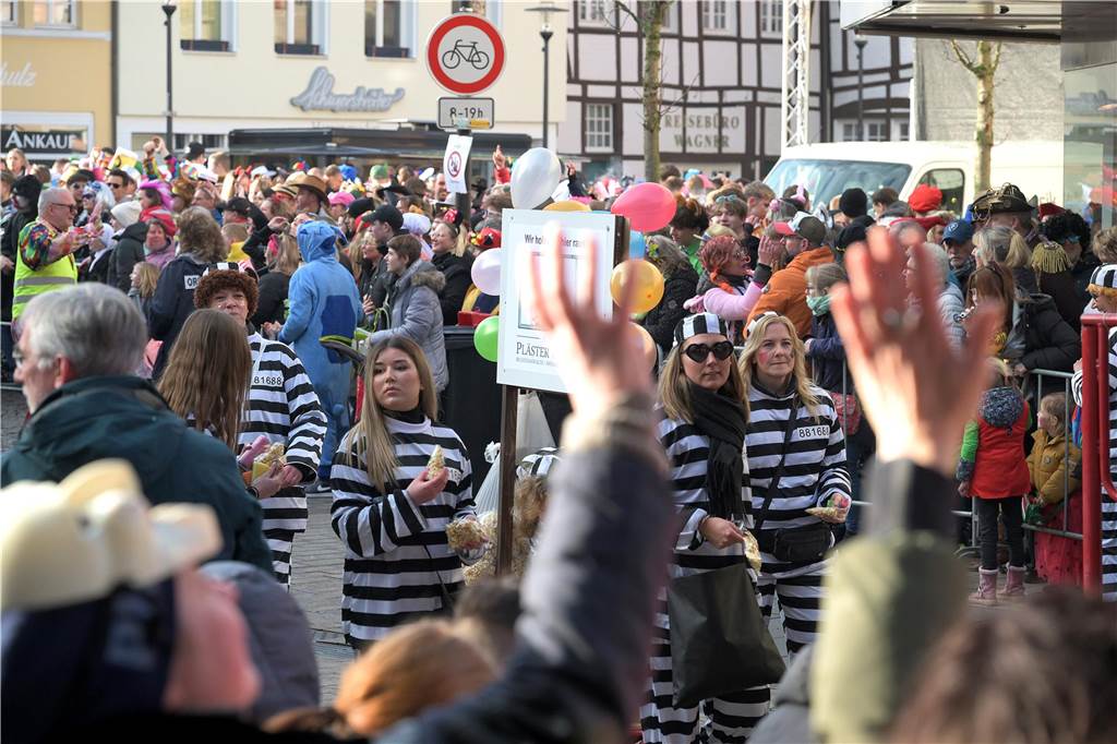 Über 100 Fotos vom Karnevalsumzug: So war Rosenmontag in Werne Eindrücke vom Karnevalsumzug in Werne 2024