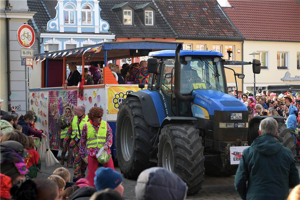 Über 100 Fotos vom Karnevalsumzug: So war Rosenmontag in Werne Eindrücke vom Karnevalsumzug in Werne 2024