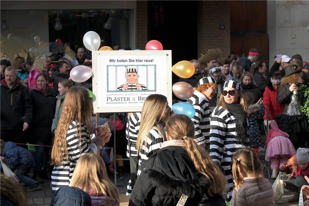 Über 100 Fotos vom Karnevalsumzug: So war Rosenmontag in Werne Eindrücke vom Karnevalsumzug in Werne 2024