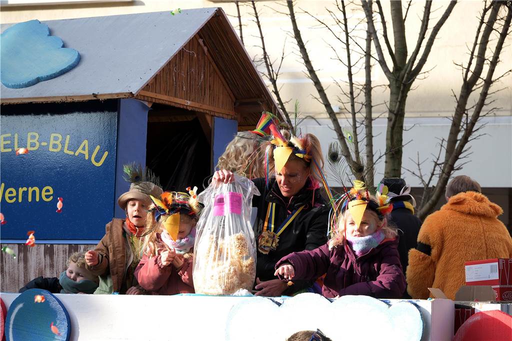 Über 100 Fotos vom Karnevalsumzug: So war Rosenmontag in Werne Eindrücke vom Karnevalsumzug in Werne 2024