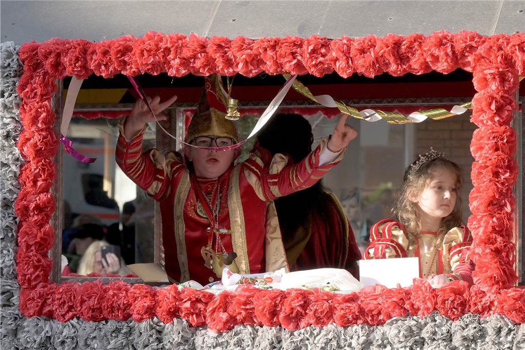Über 100 Fotos vom Karnevalsumzug: So war Rosenmontag in Werne Eindrücke vom Karnevalsumzug in Werne 2024
