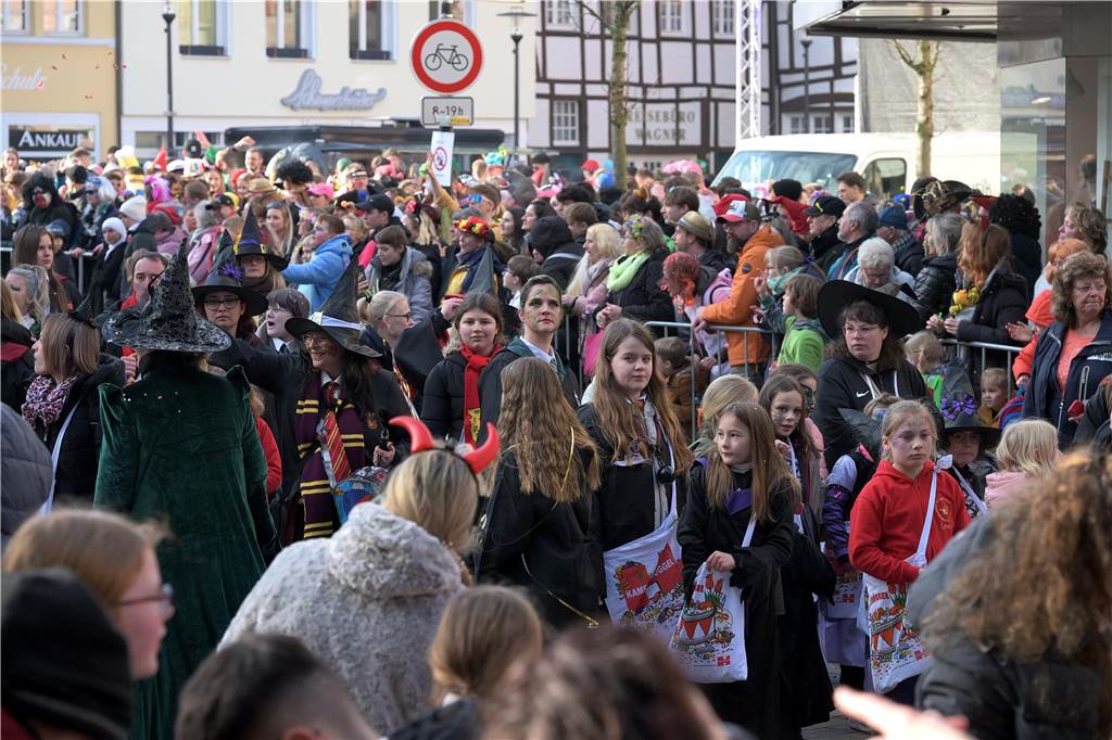 Über 100 Fotos vom Karnevalsumzug: So war Rosenmontag in Werne Eindrücke vom Karnevalsumzug in Werne 2024