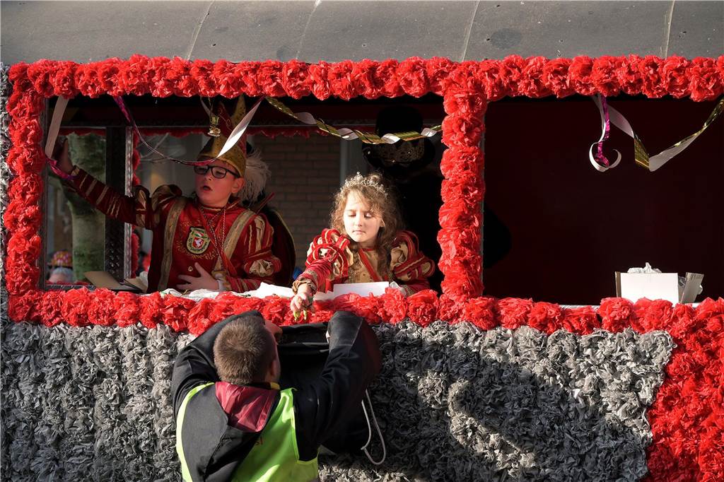 Über 100 Fotos vom Karnevalsumzug: So war Rosenmontag in Werne Eindrücke vom Karnevalsumzug in Werne 2024