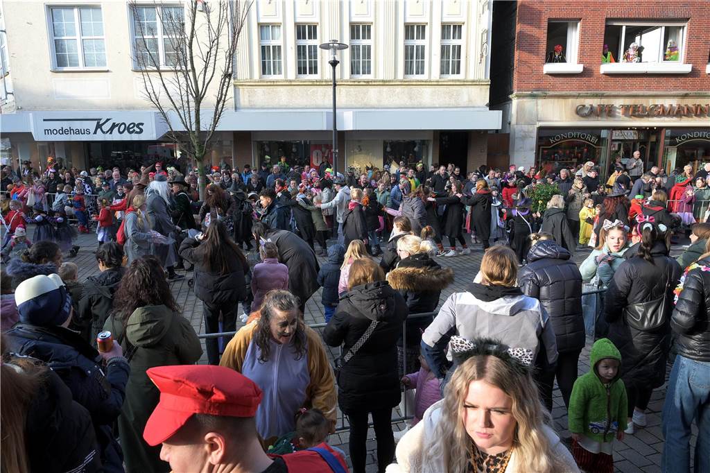 Über 100 Fotos vom Karnevalsumzug: So war Rosenmontag in Werne Eindrücke vom Karnevalsumzug in Werne 2024