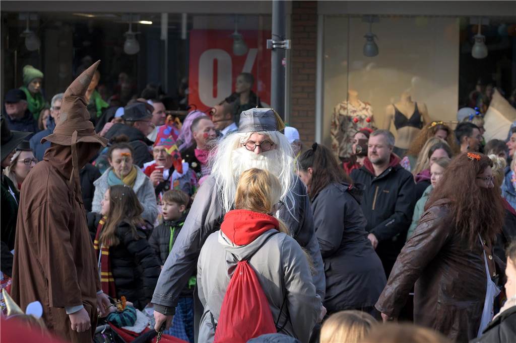 Über 100 Fotos vom Karnevalsumzug: So war Rosenmontag in Werne Eindrücke vom Karnevalsumzug in Werne 2024