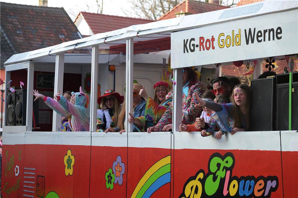 Über 100 Fotos vom Karnevalsumzug: So war Rosenmontag in Werne Eindrücke vom Karnevalsumzug in Werne 2024