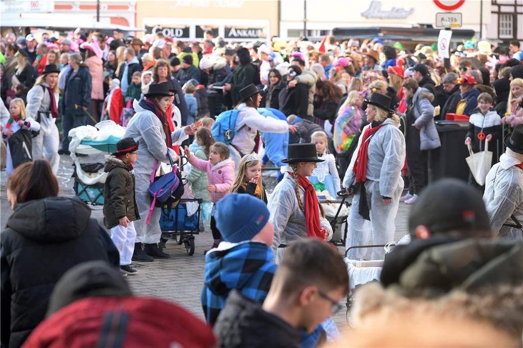 Über 100 Fotos vom Karnevalsumzug: So war Rosenmontag in Werne Eindrücke vom Karnevalsumzug in Werne 2024