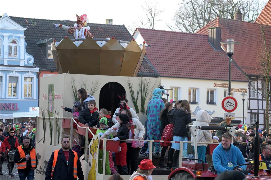 Über 100 Fotos vom Karnevalsumzug: So war Rosenmontag in Werne Eindrücke vom Karnevalsumzug in Werne 2024