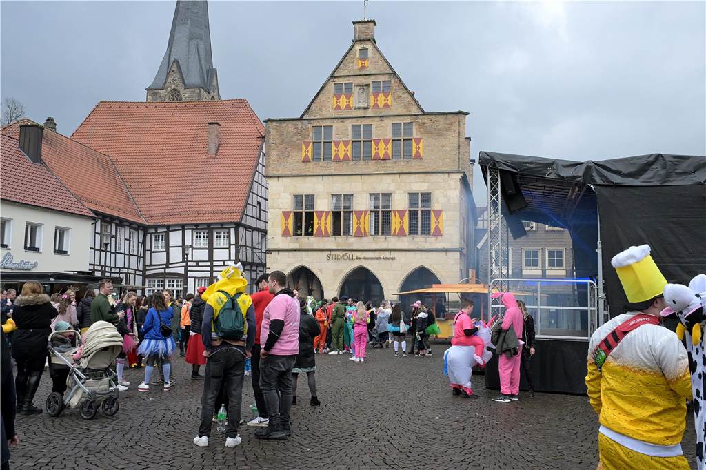 Über 100 Fotos vom Karnevalsumzug: So war Rosenmontag in Werne Eindrücke vom Karnevalsumzug in Werne 2024