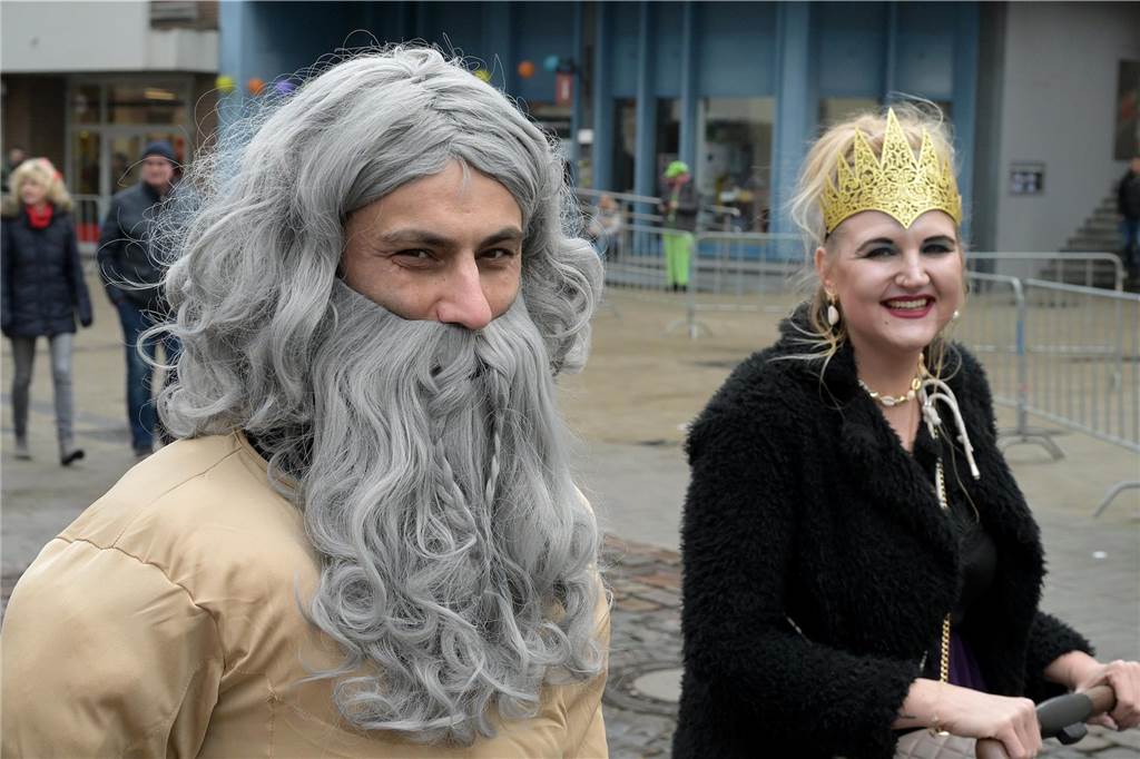 Über 100 Fotos vom Karnevalsumzug: So war Rosenmontag in Werne Eindrücke vom Karnevalsumzug in Werne 2024