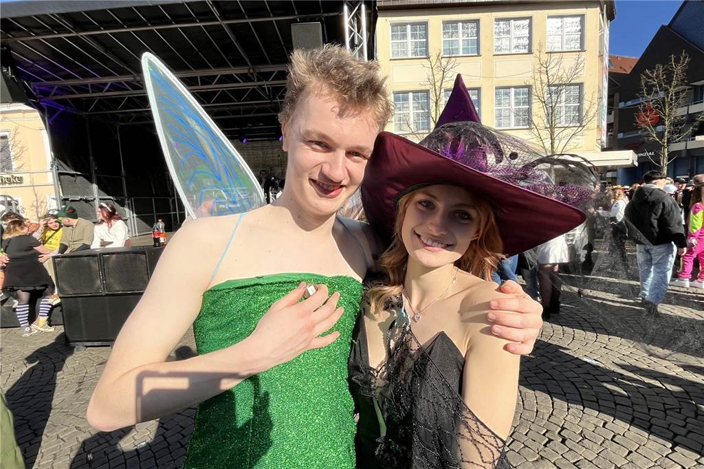 Menschen feiern Karneval in Werne