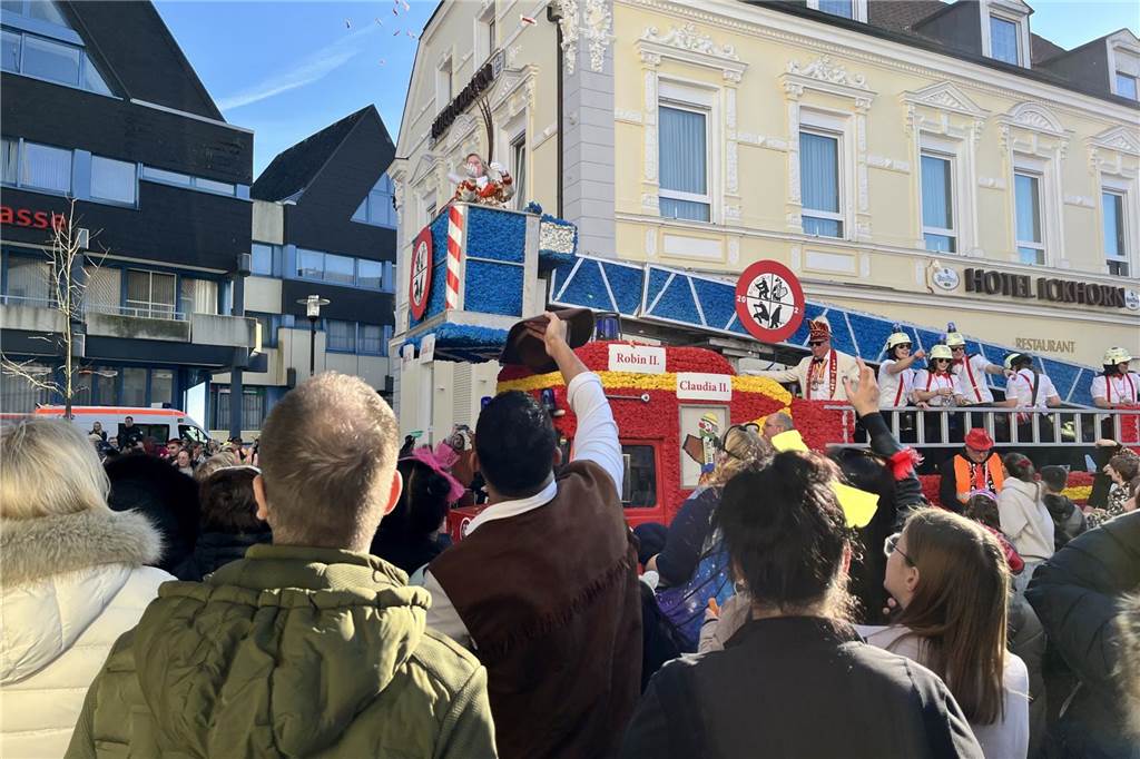 Menschen feiern Karneval in Werne