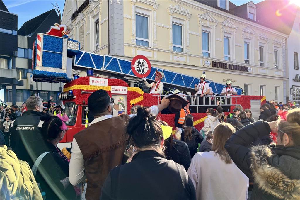 Menschen feiern Karneval in Werne
