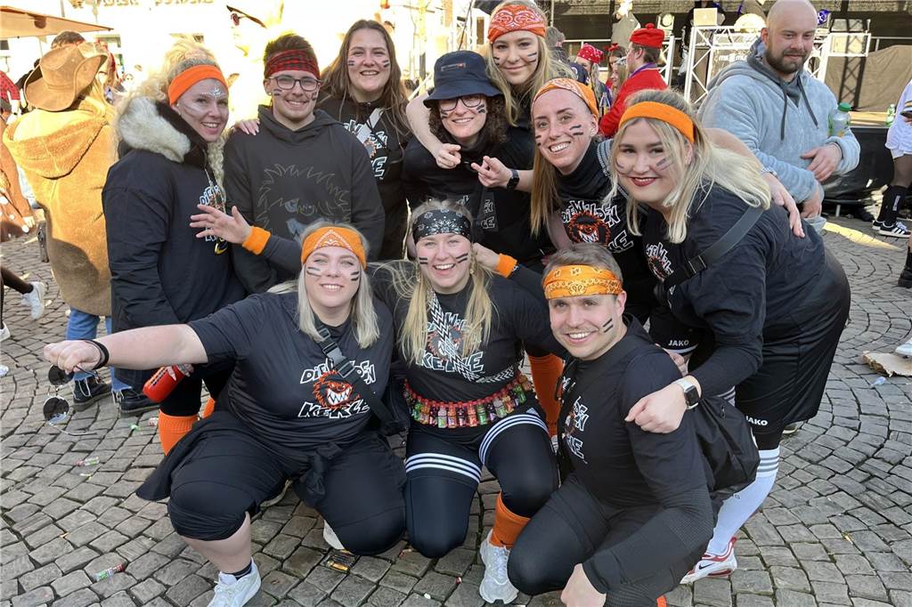 Menschen feiern Karneval in Werne