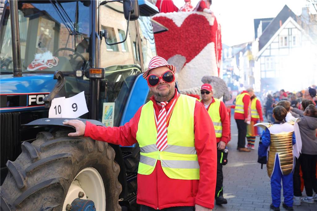 Menschen feiern Karneval in Werne