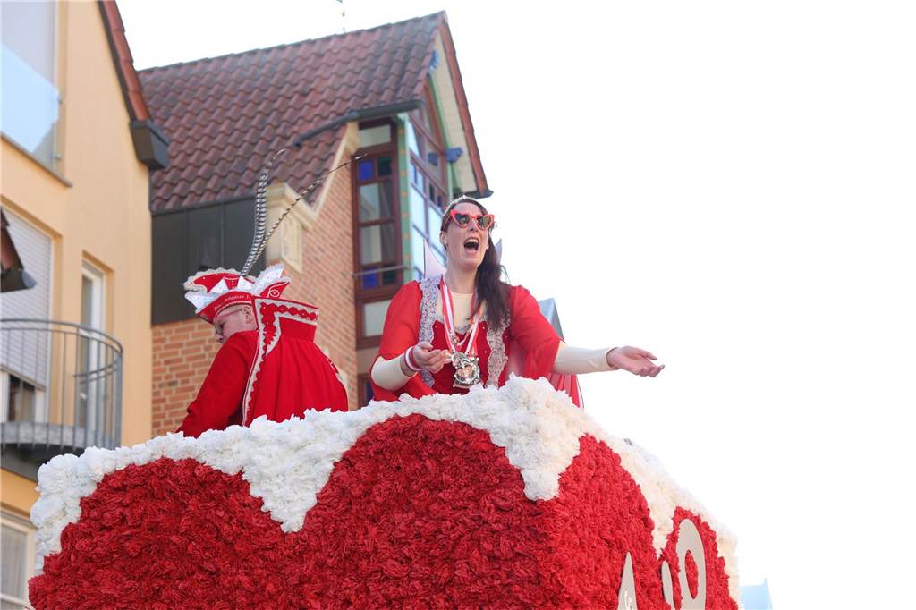 Menschen feiern Karneval in Werne