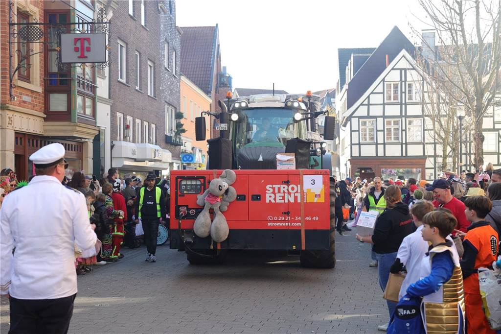 Menschen feiern Karneval in Werne