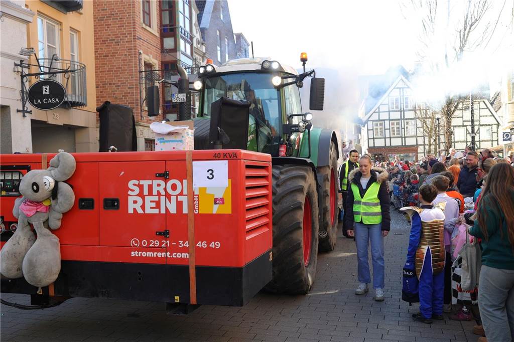 Menschen feiern Karneval in Werne