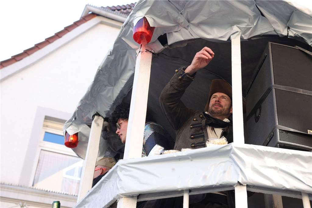Menschen feiern Karneval in Werne