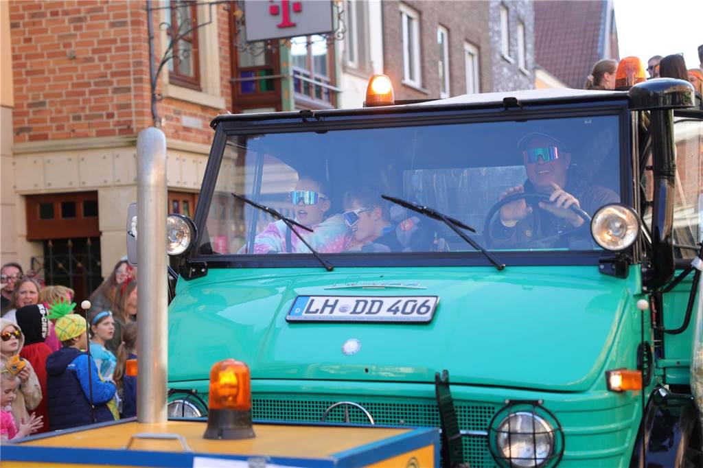 Menschen feiern Karneval in Werne