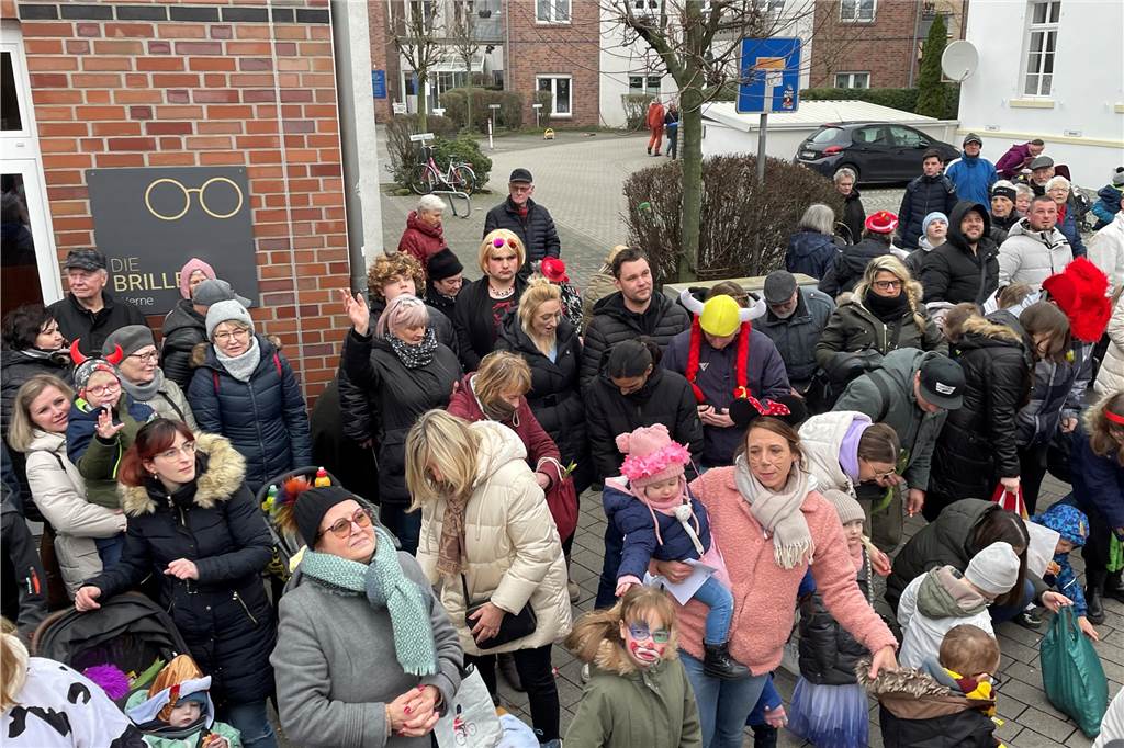 Viele Fotos vom Karnevalsumzug in Werne 2023: Tausende Besucher in der Innenstadt Eindrücke vom Karnevalsumzug in Werne