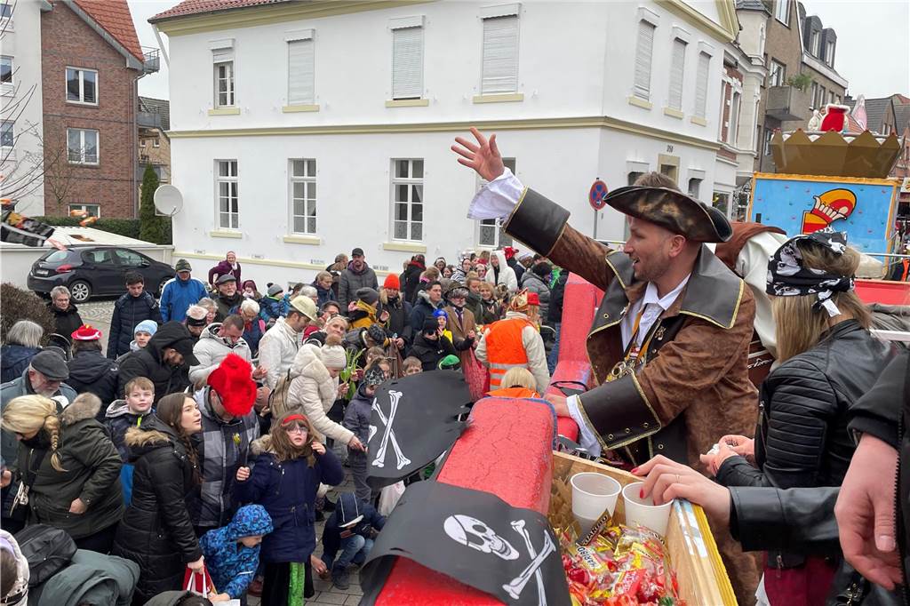Viele Fotos vom Karnevalsumzug in Werne 2023: Tausende Besucher in der Innenstadt Eindrücke vom Karnevalsumzug in Werne