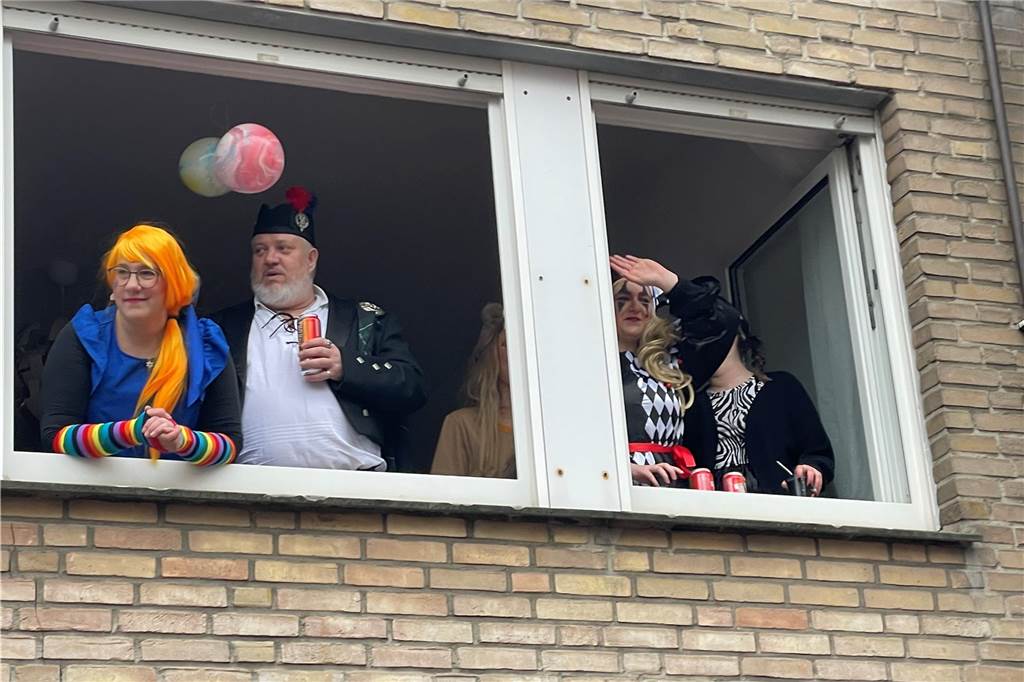 Viele Fotos vom Karnevalsumzug in Werne 2023: Tausende Besucher in der Innenstadt Eindrücke vom Karnevalsumzug in Werne