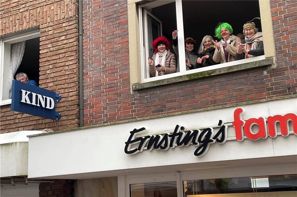 Viele Fotos vom Karnevalsumzug in Werne 2023: Tausende Besucher in der Innenstadt Eindrücke vom Karnevalsumzug in Werne