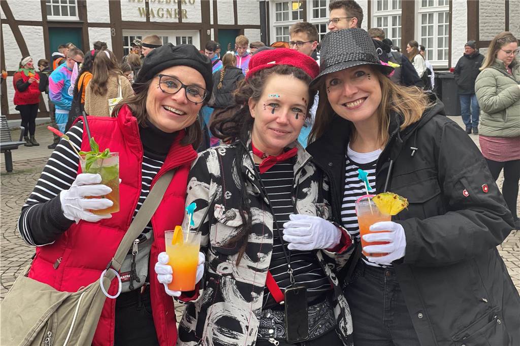 Viele Fotos vom Karnevalsumzug in Werne 2023: Tausende Besucher in der Innenstadt Eindrücke vom Karnevalsumzug in Werne