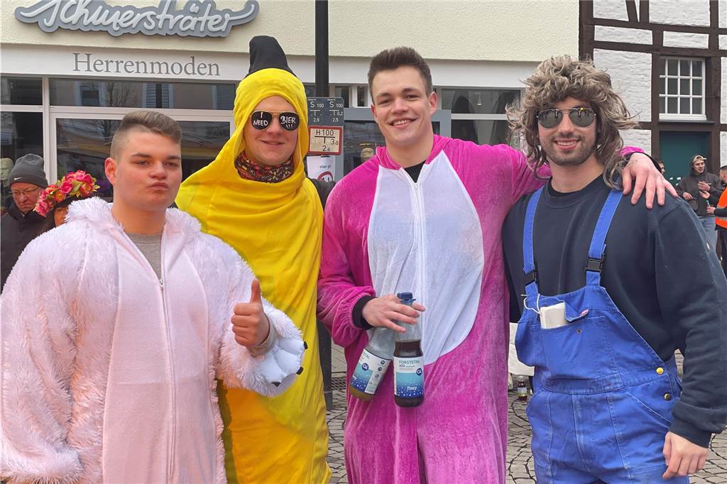 Viele Fotos vom Karnevalsumzug in Werne 2023: Tausende Besucher in der Innenstadt Eindrücke vom Karnevalsumzug in Werne