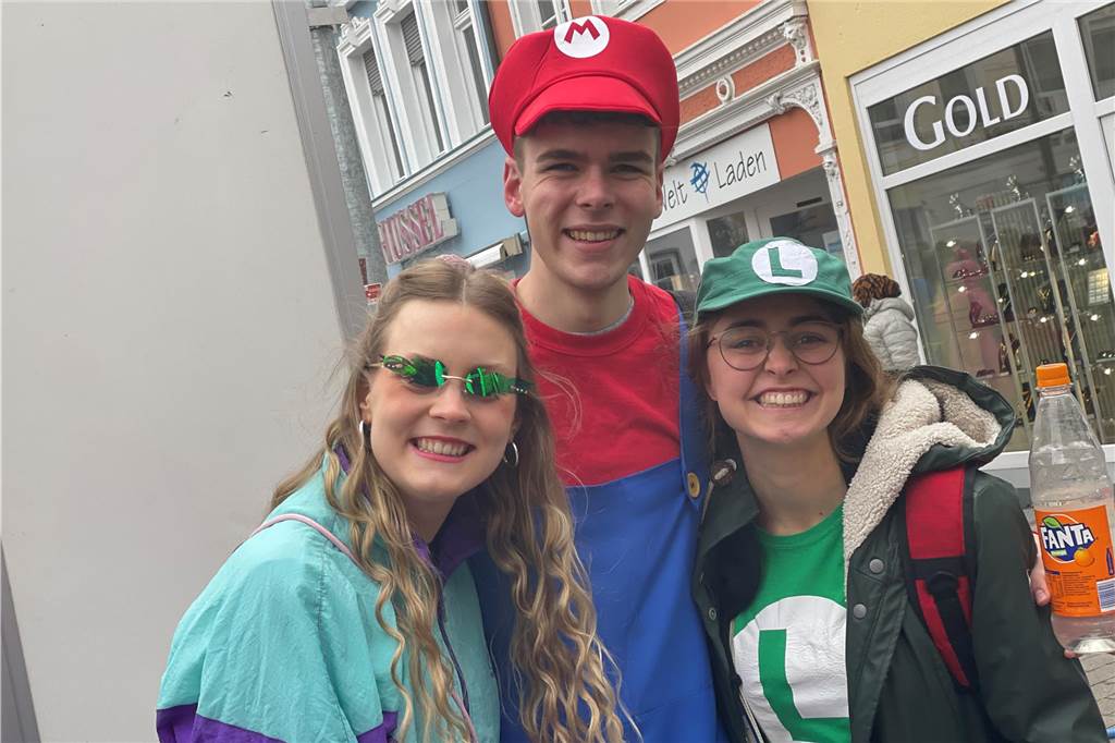 Viele Fotos vom Karnevalsumzug in Werne 2023: Tausende Besucher in der Innenstadt Eindrücke vom Karnevalsumzug in Werne