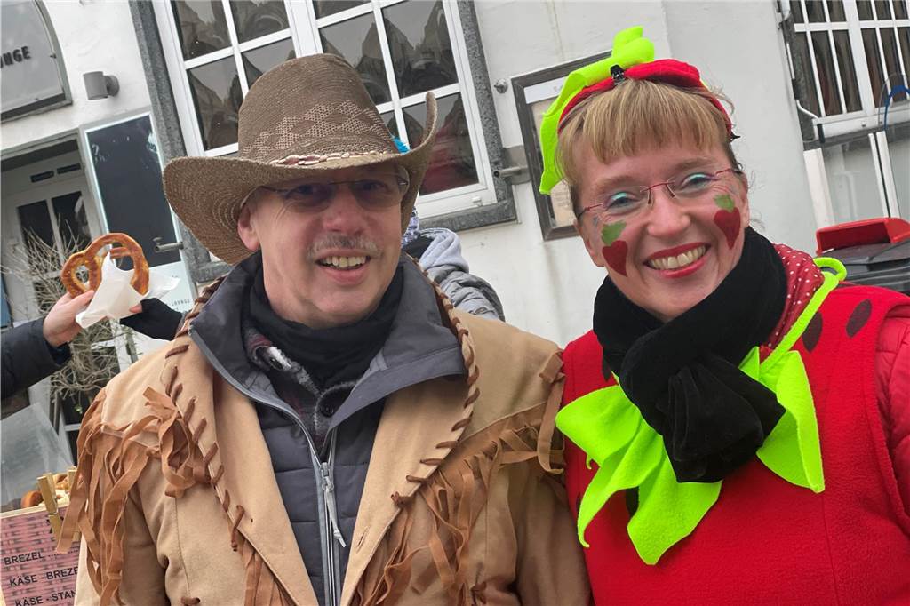 Viele Fotos vom Karnevalsumzug in Werne 2023: Tausende Besucher in der Innenstadt Eindrücke vom Karnevalsumzug in Werne