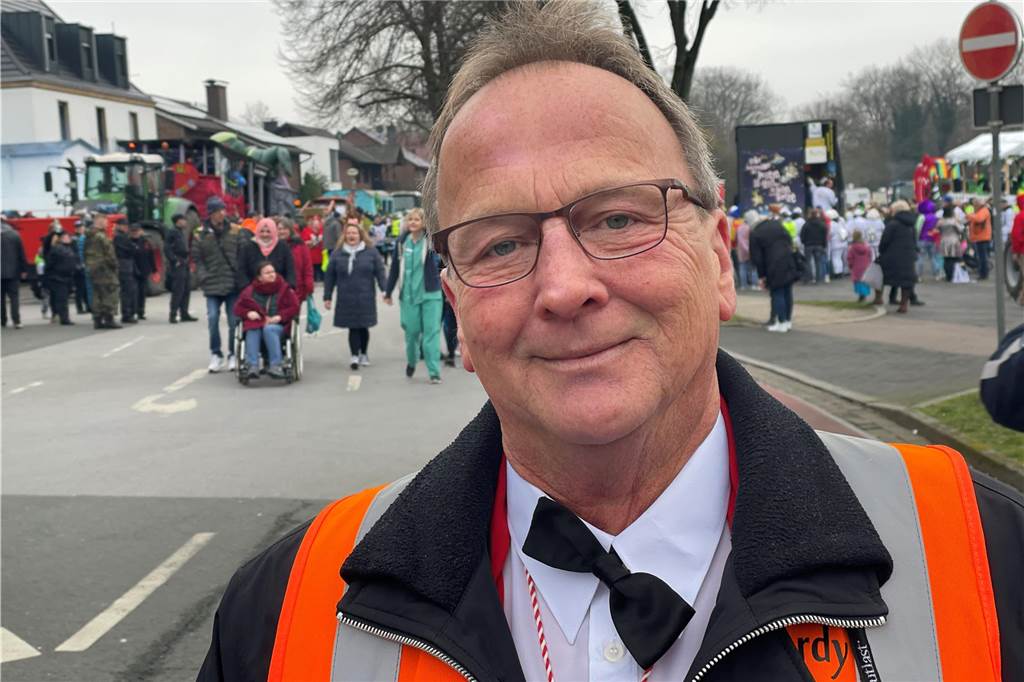 Viele Fotos vom Karnevalsumzug in Werne 2023: Tausende Besucher in der Innenstadt Eindrücke vom Karnevalsumzug in Werne