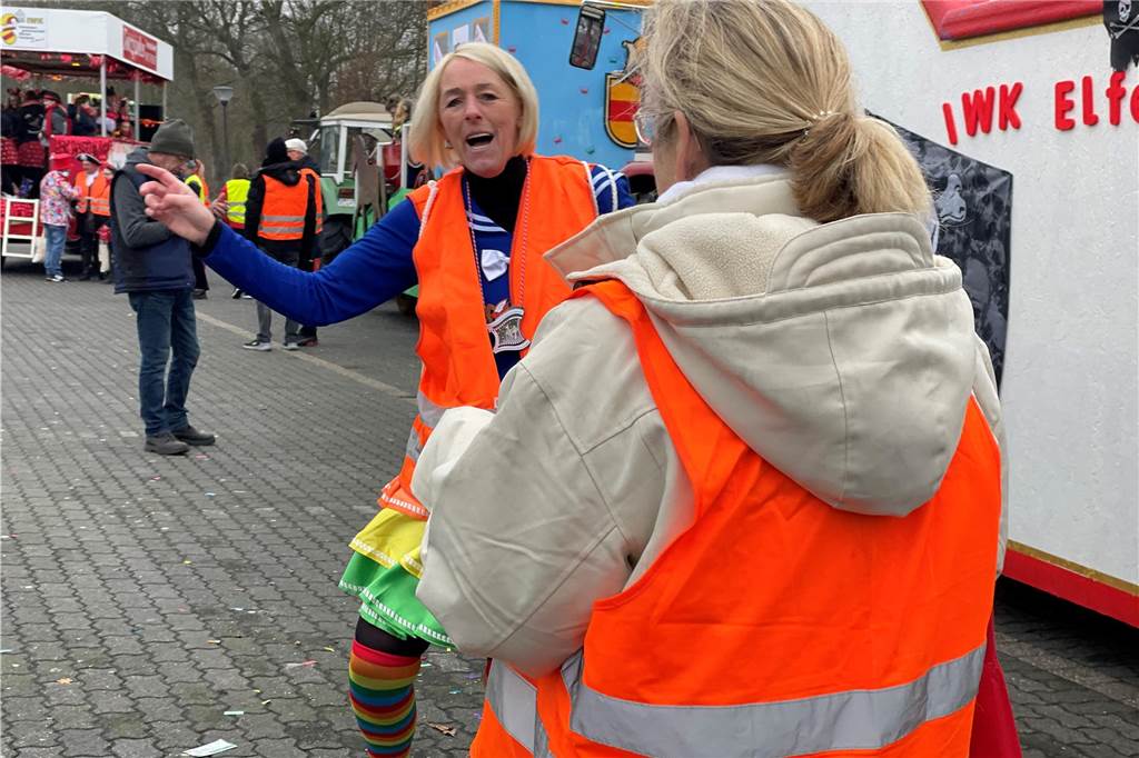 Viele Fotos vom Karnevalsumzug in Werne 2023: Tausende Besucher in der Innenstadt Eindrücke vom Karnevalsumzug in Werne