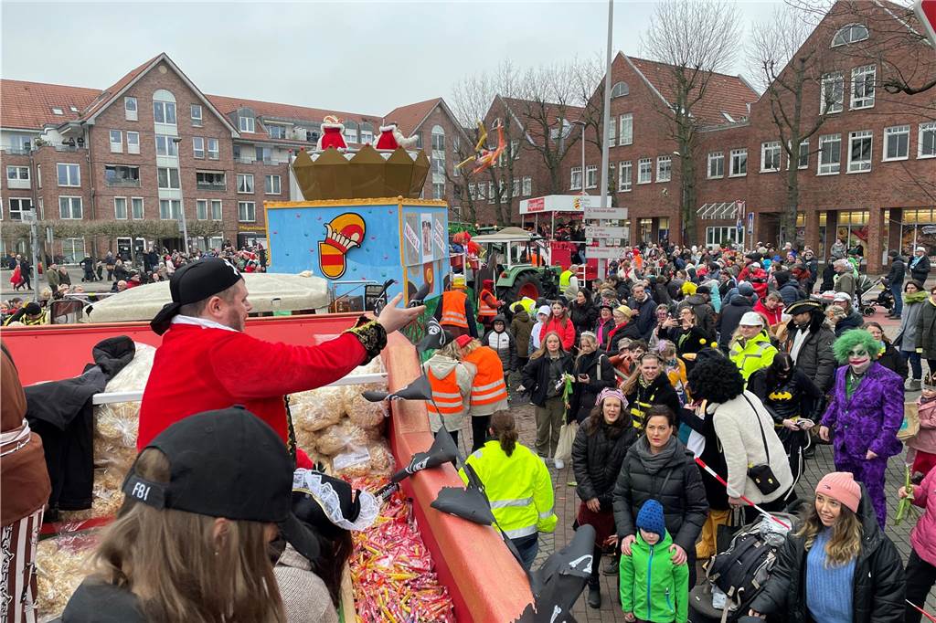 Viele Fotos vom Karnevalsumzug in Werne 2023: Tausende Besucher in der Innenstadt Eindrücke vom Karnevalsumzug in Werne