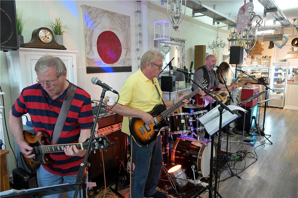 Eindrücke vom Konzert der 60 s / 70 s Oldie Connection in der Alten Kaffeerösterei in Lünen an der Cappenberger Straße.