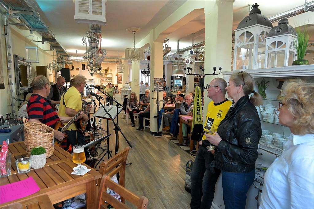 Eindrücke vom Konzert der 60 s / 70 s Oldie Connection in der Alten Kaffeerösterei in Lünen an der Cappenberger Straße.