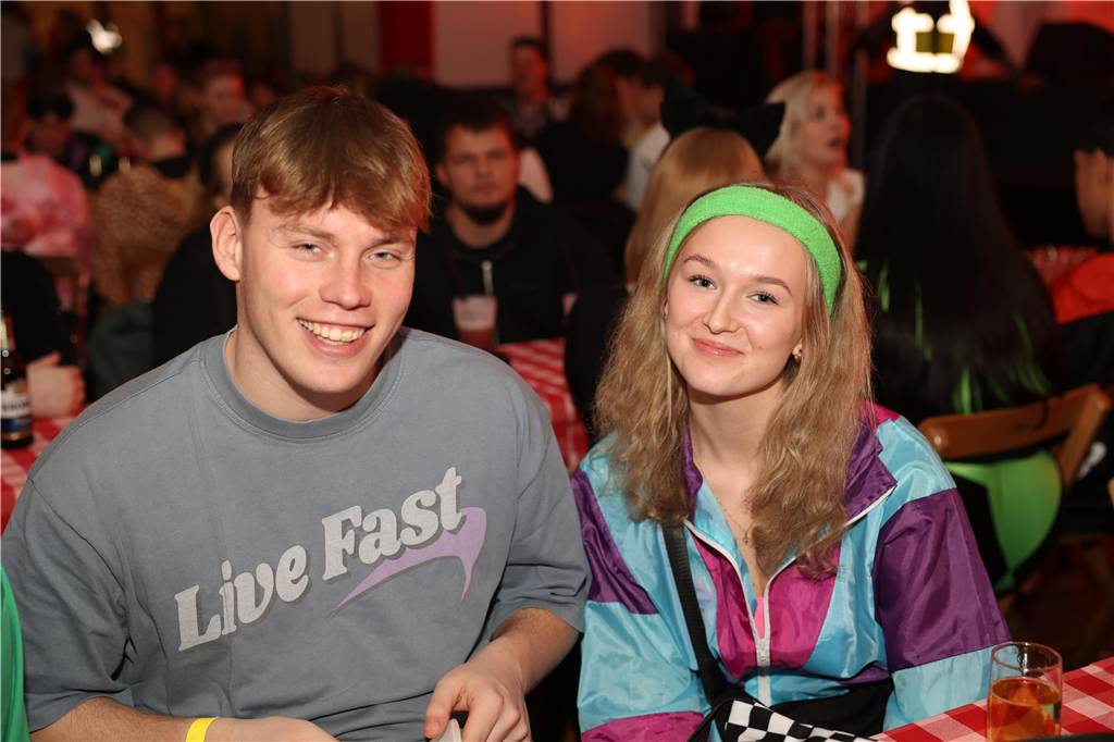 Super Stimmung beim Karneval in Olfen: Über 100 Bilder vom Prinzenball Eindrücke vom Prinzenball in Olfen am Sonntagabend